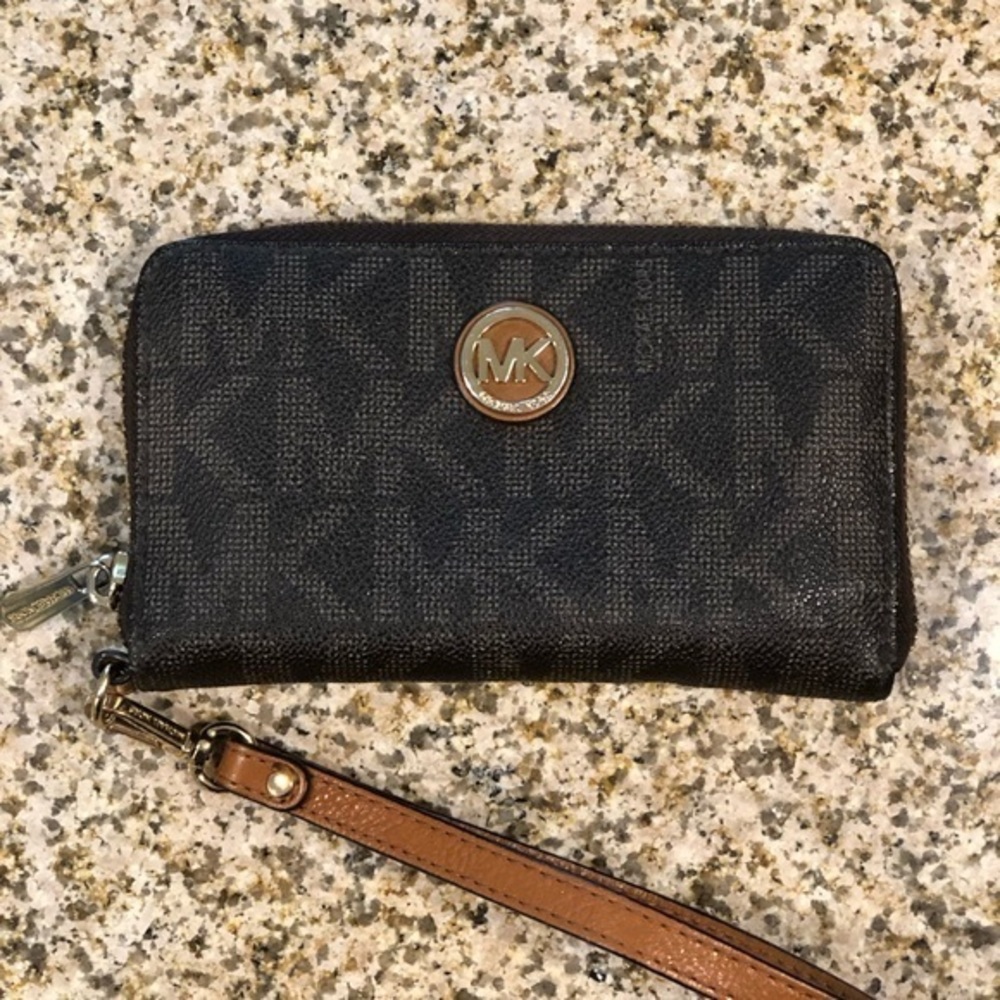 Michael Kors Jet Set Brown Zip Around Wallet Wristlet